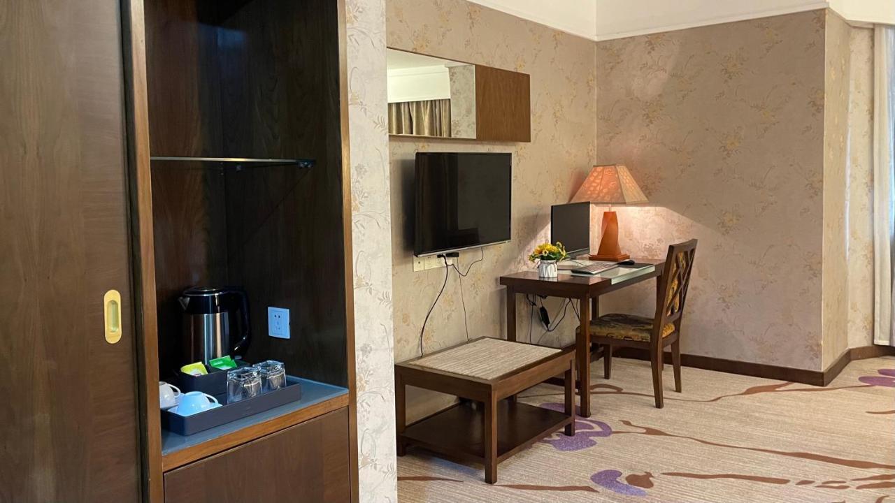 Oriental Silk Hotel Гуанджоу Екстериор снимка