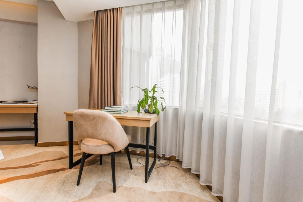 Oriental Silk Hotel Гуанджоу Екстериор снимка